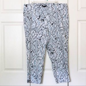 Zac & Rachael Woman Capri Pants in a Geometric Pattern with Tummy Control